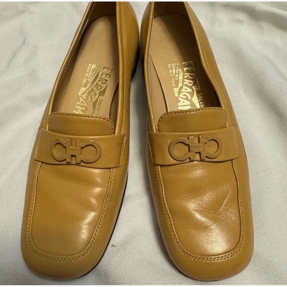 Salvatore Ferragamo Gancini Leather Loafers Camel Italy Size 4.5B Vintage